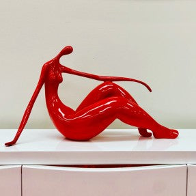 Outlet Red woman statue